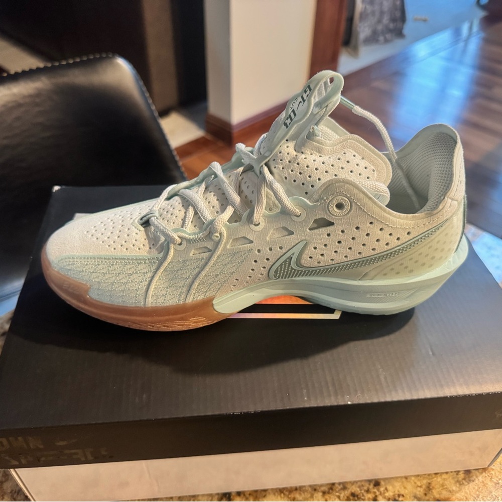 Nike Women's Size 8 GT Cut 3 Basketball Sneaker in barely green jade ice